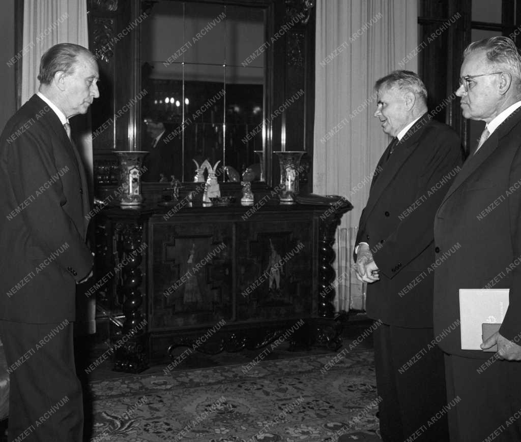 Kitüntetés - Kitüntetés az Országházban 