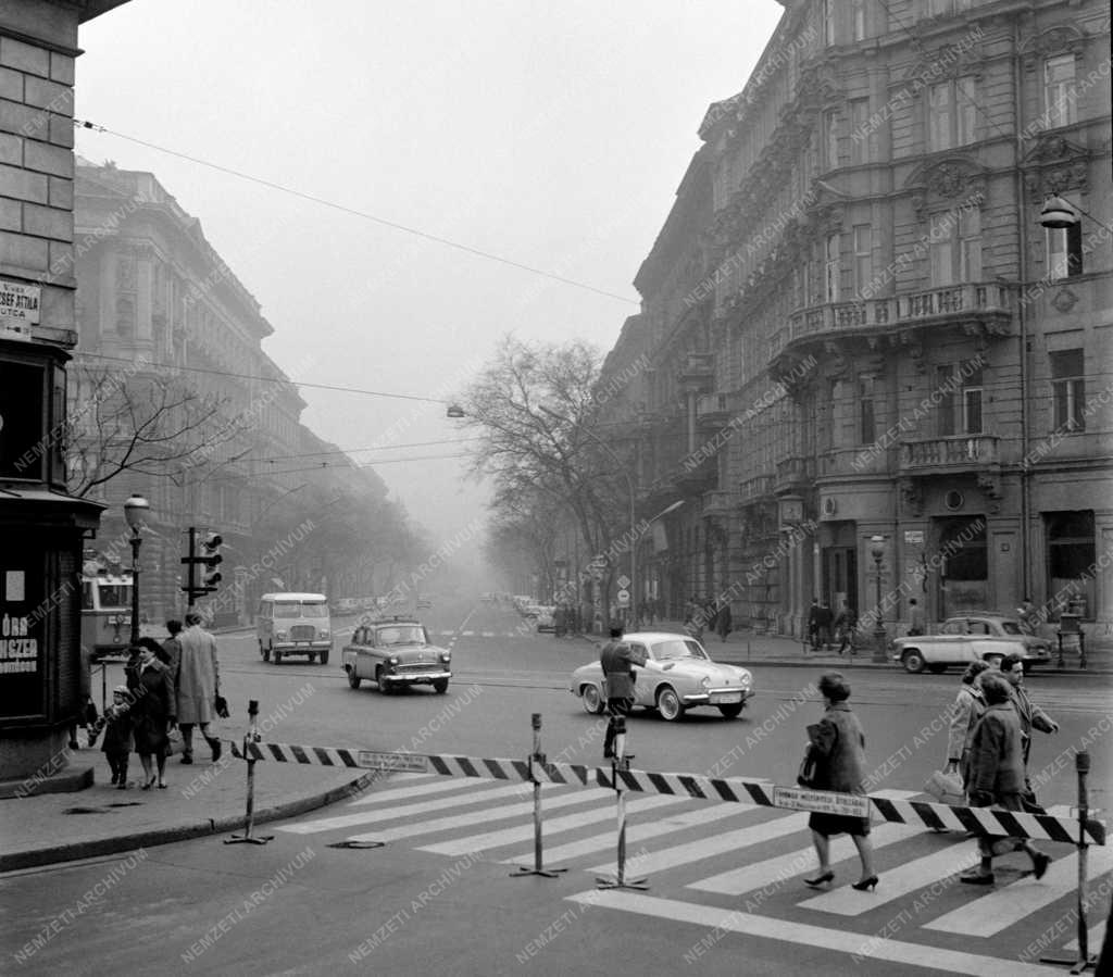 Közlekedés - Felújítják a fővárosi József Attila utcát