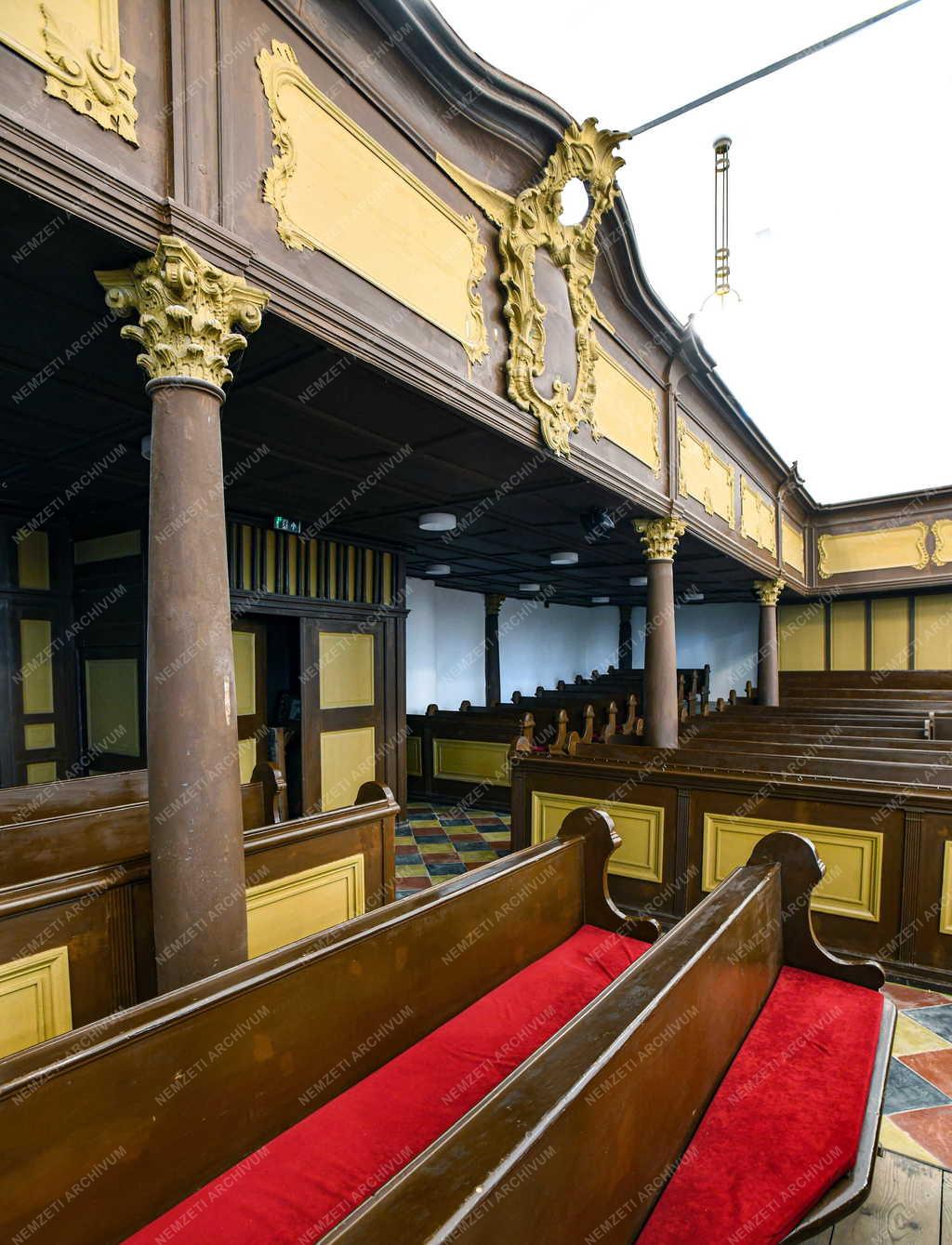 Egyház - Felújították a Debreceni Református Kistemplomot