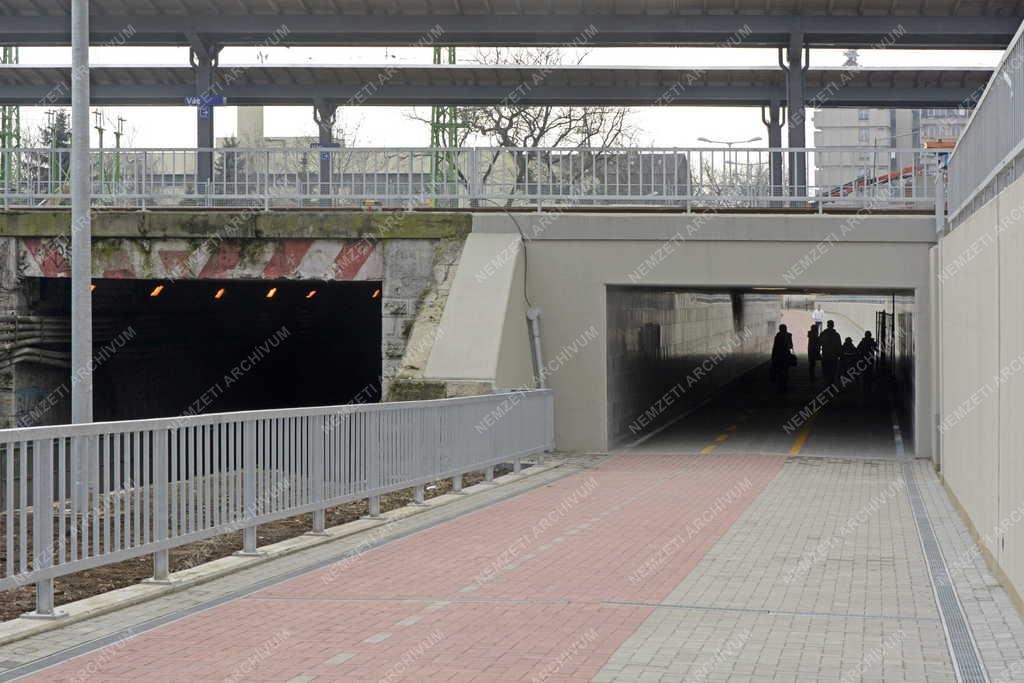 Felújítás - Vác - Megújul a váci vasútállomás