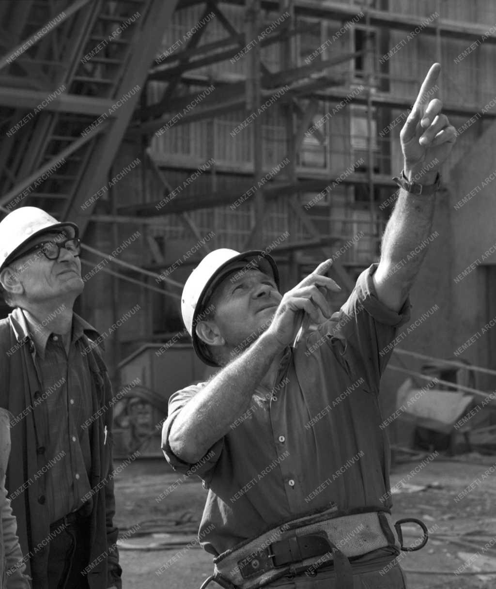 Építőipar - Szállítóhíd beemelés a bélapatfalvai cementgyárban