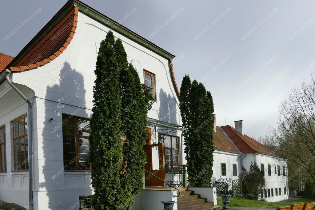 Település - Felsőmocsolád - Kacskovics–Bánó-kastély