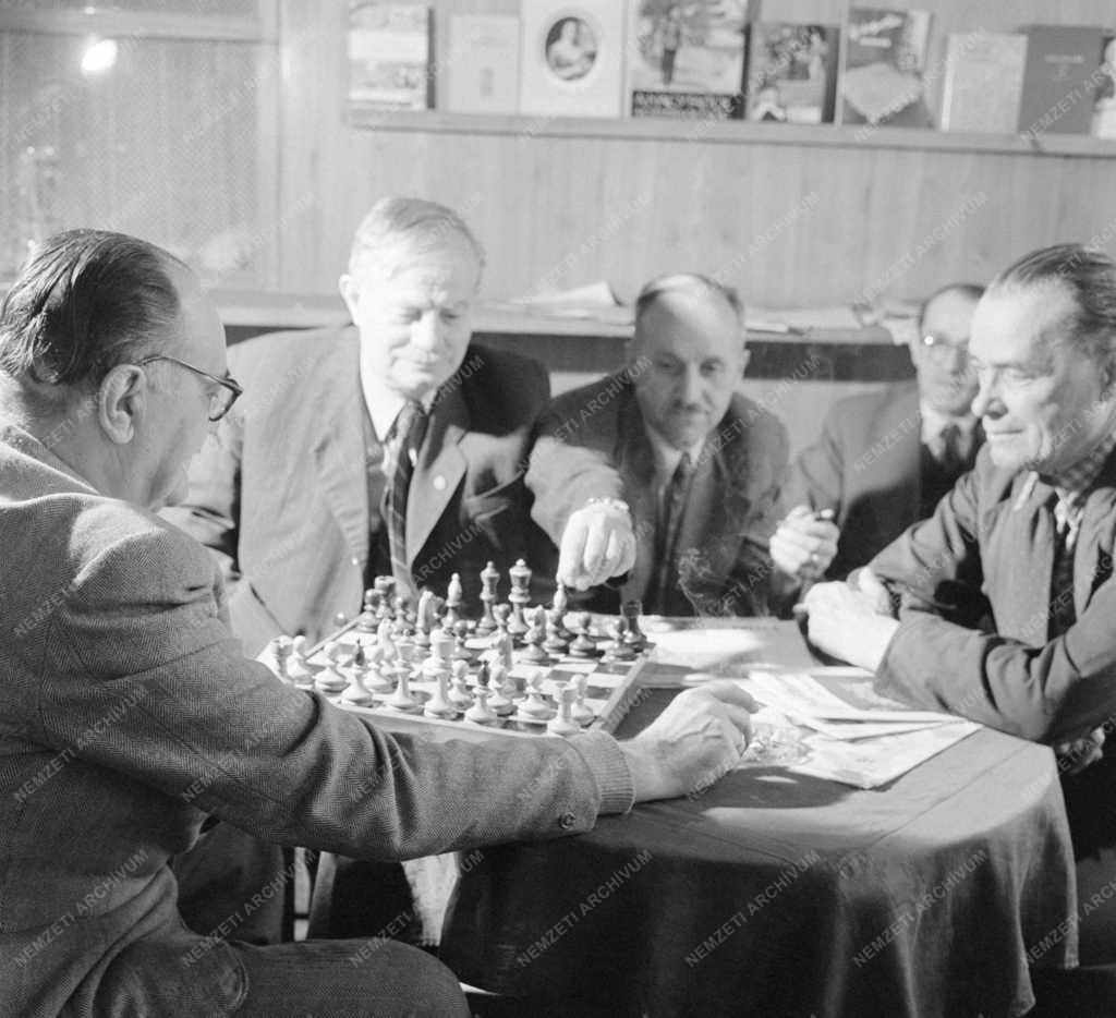 Életkép - Szabadidő - Nyugdíjasklub