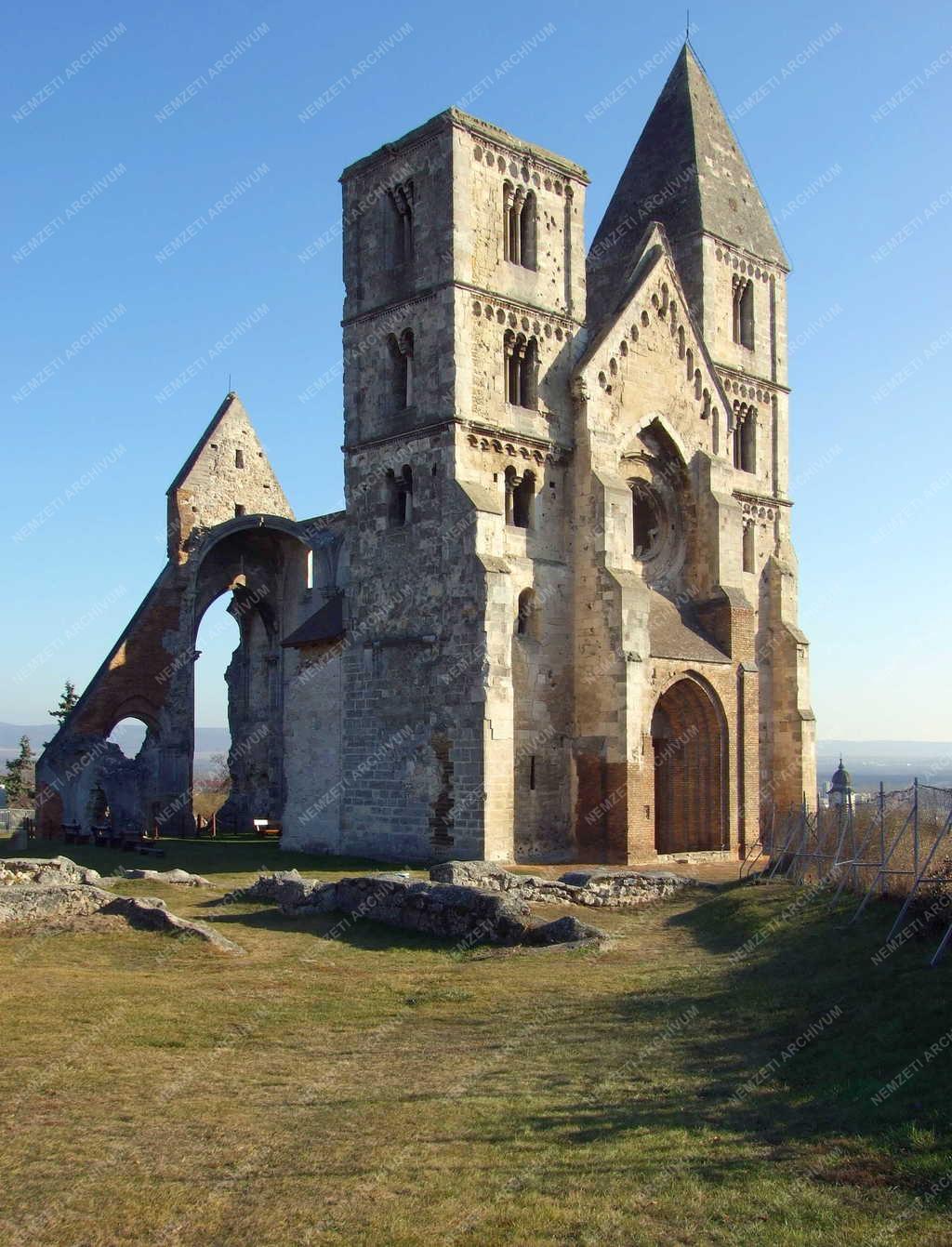 Zsámbék - Műemlék - Templomrom