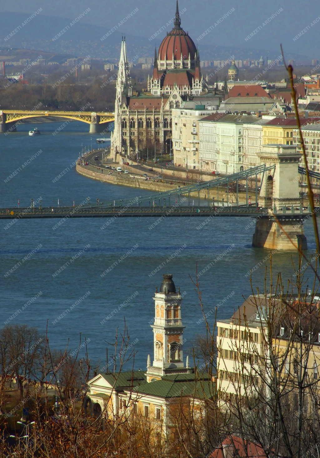Táj, város - Budapest - Dunai panoráma