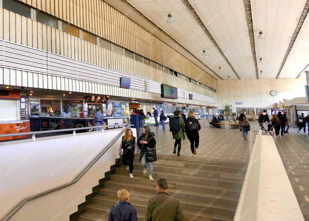 Közlekedés - Szolnok vasútállomás