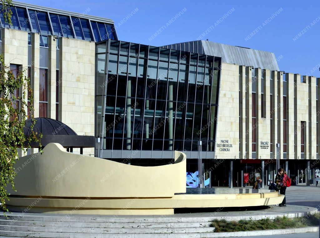 Városkép - Százhalombatta - Szekeres József Konferencia- és Rendezvényközpont 