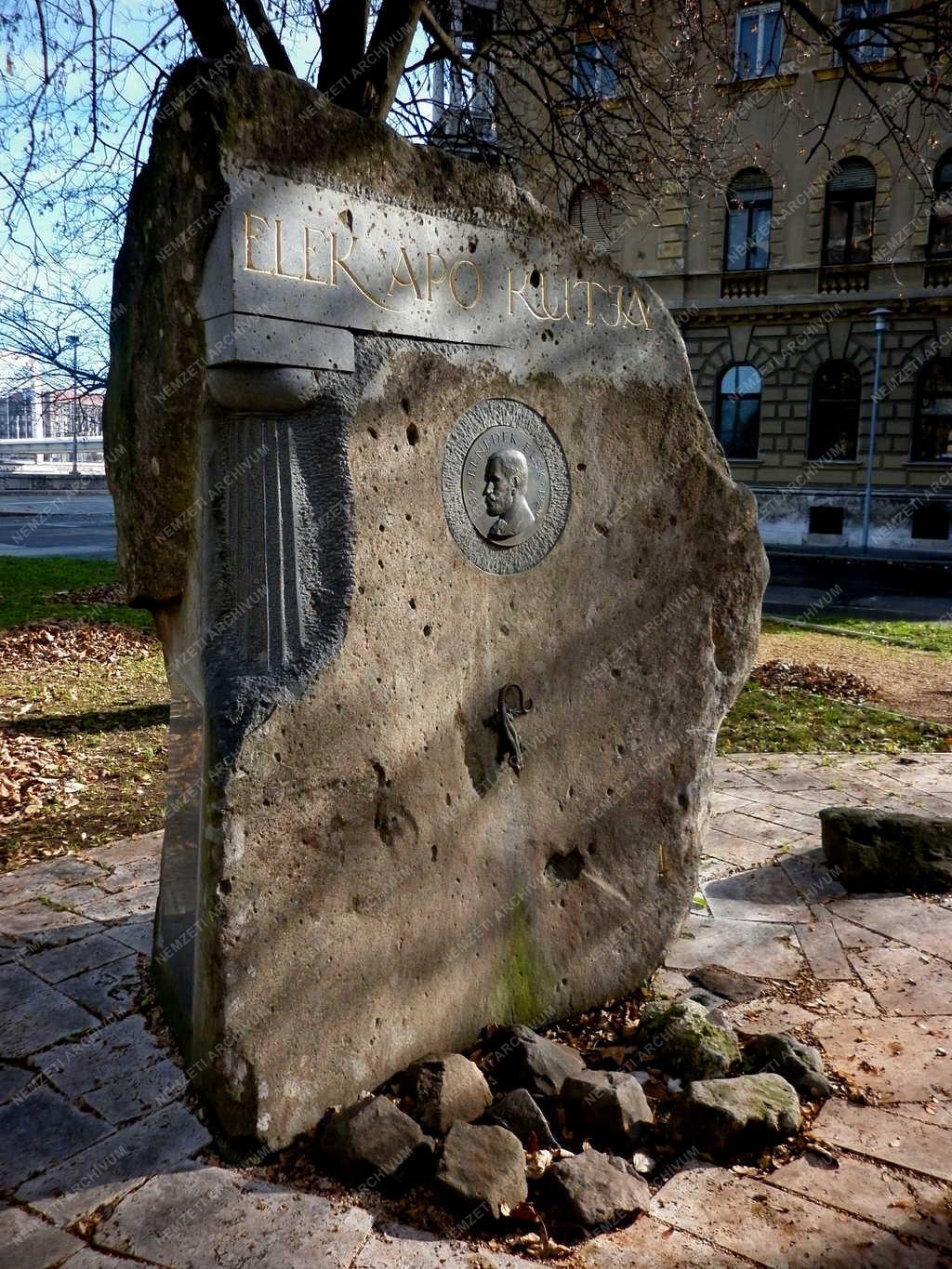 Táj, város - Budapest - Emlékmű