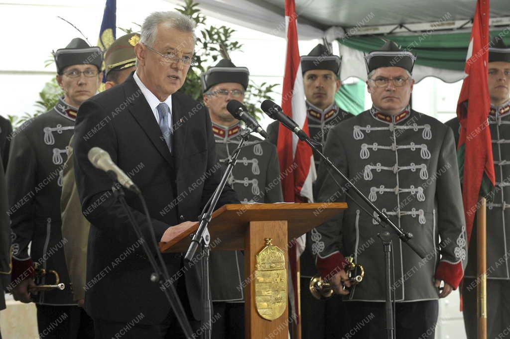 Új államfő - Schmitt Pál hivatalba lépése