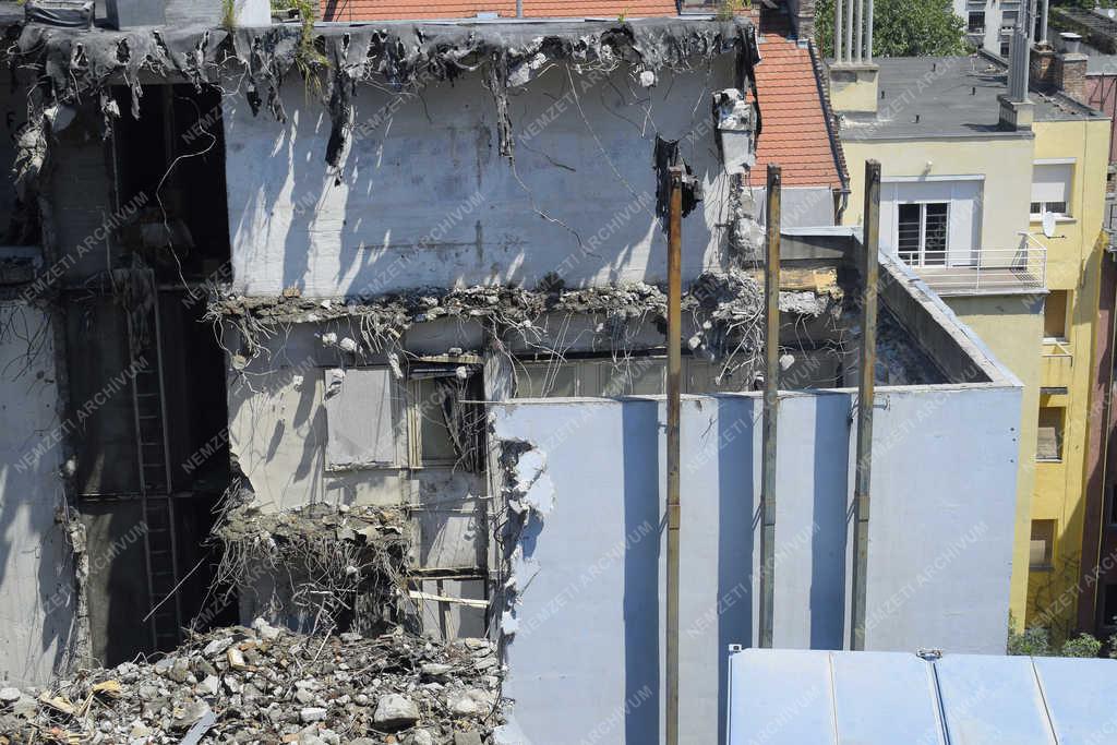 Építőipar - Budapest - MTI laborház bontása