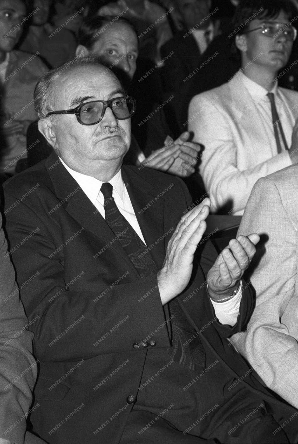 Párt - A Kereszténydemokrata Néppárt első országos gyűlése