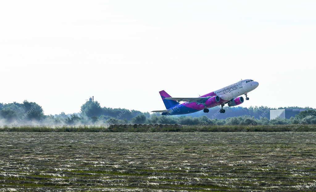 Közlekedés - Ismét megnyílt a debreceni nemzetközi repülőtér