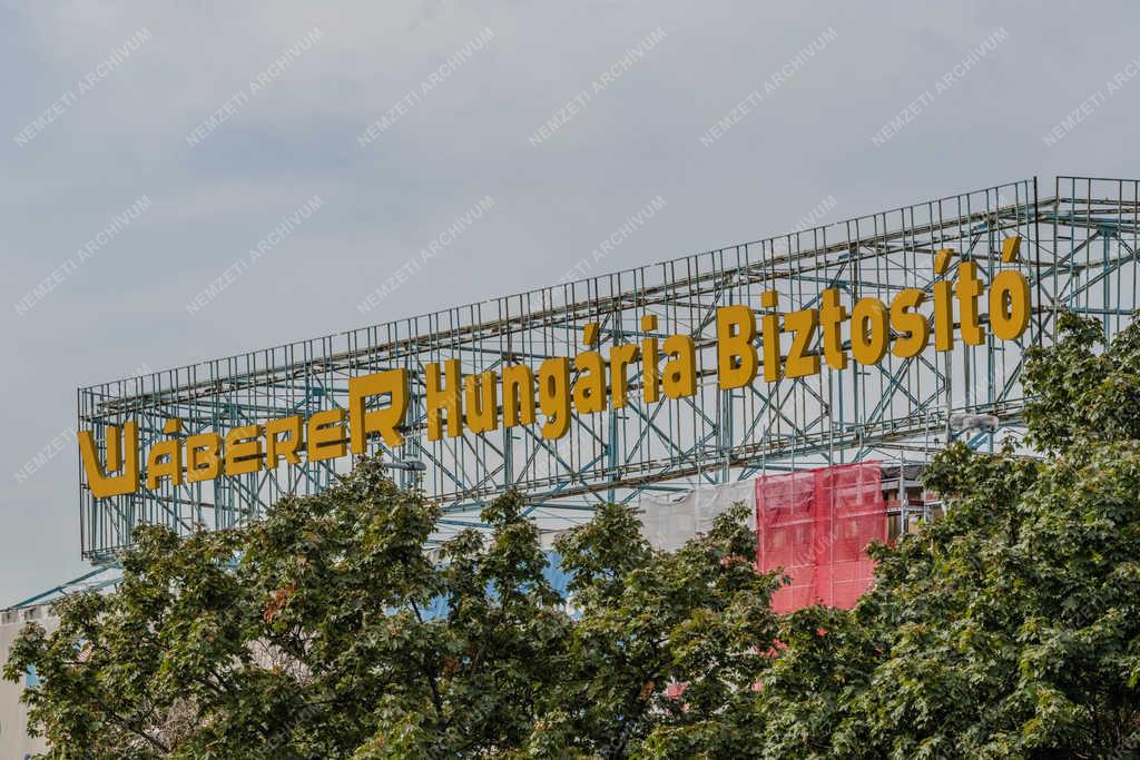 Reklámfelirat - Budapest - Wáberer Hungária Biztosító Zrt.