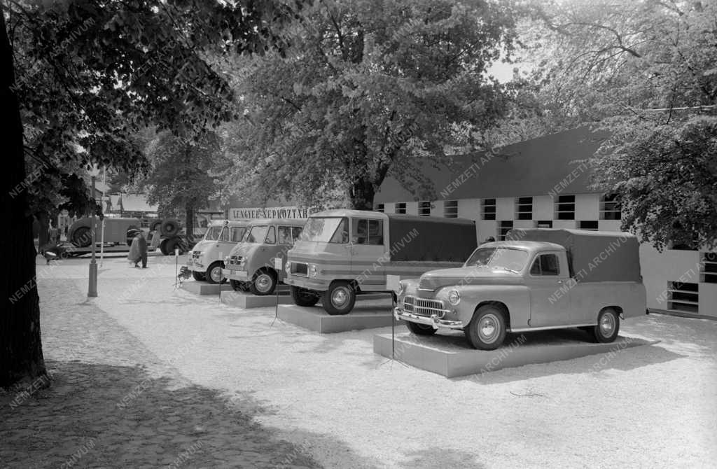 Ipar - Lengyel járművek a Budapesti Ipari Vásáron