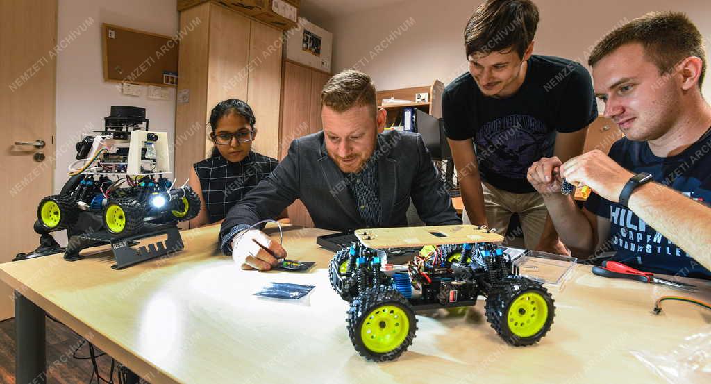 Tudomány - Oktatás - Mesterséges intelligencia és önvezető járművek kutatása Debrecenben