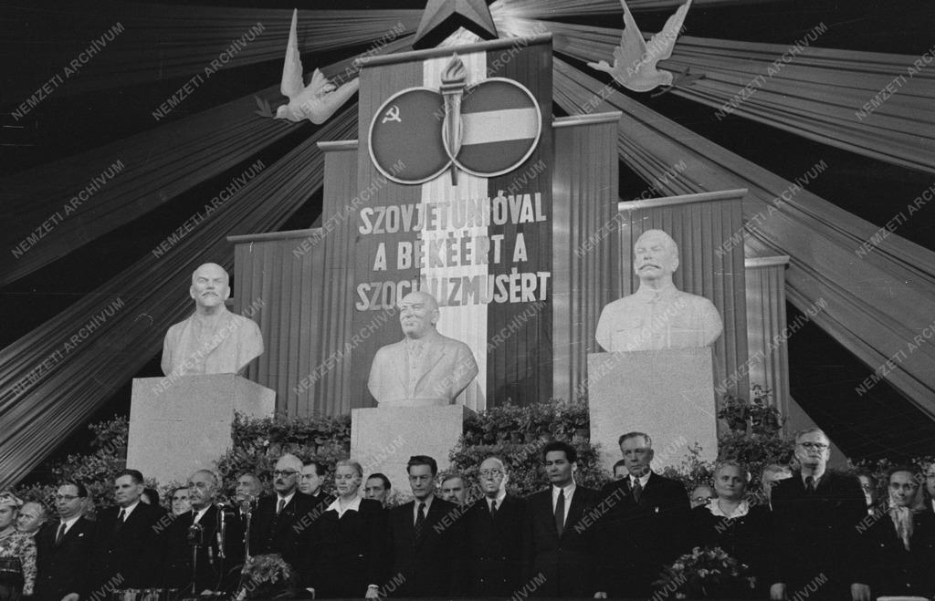 Belpolitika - Az MSZT kongresszusa 