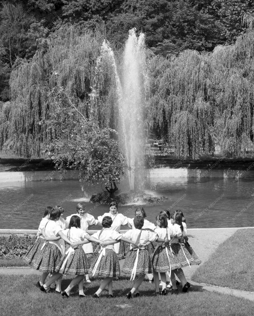 Kulturális kapcsolat - Nemzetközi gyermek- és folklórtábor Kalocsán