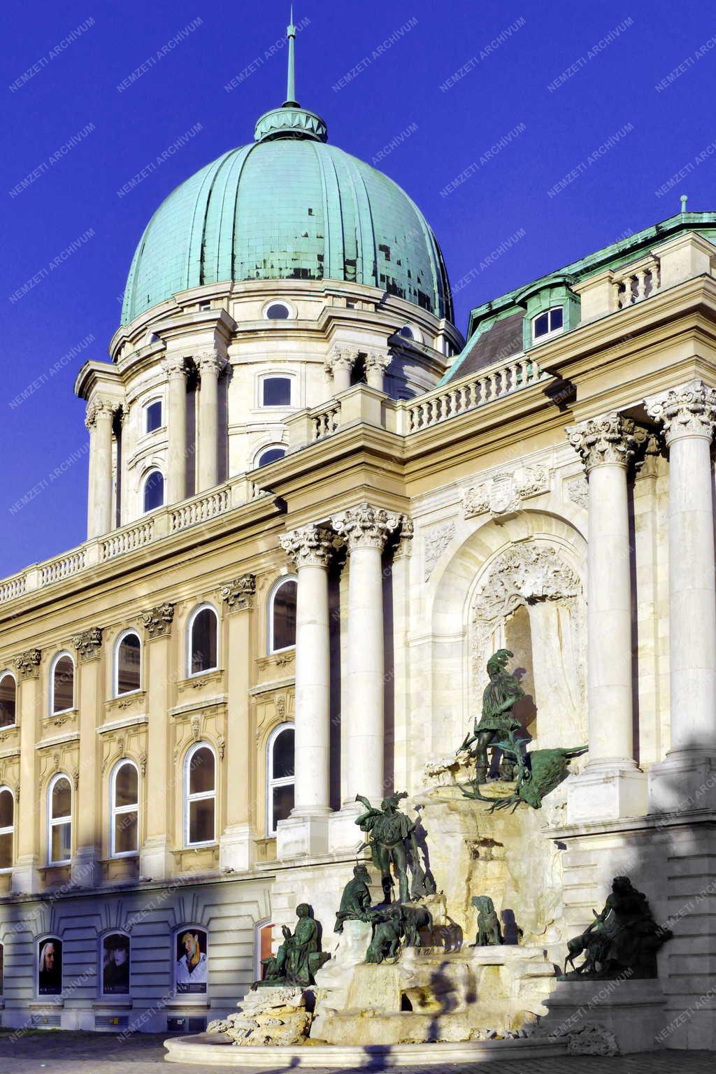 A Budavári Palota Mátyás kútja