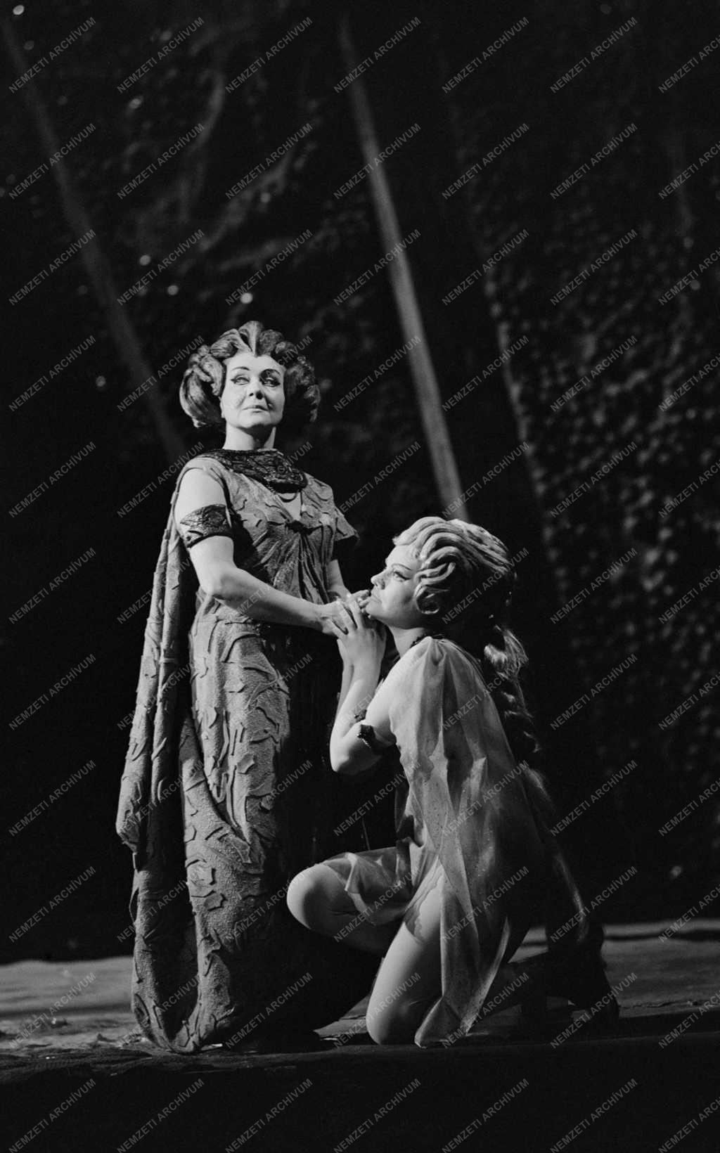 A Magyar Állami Operaház február 16-án felújítja Wagner: A Rajna kincse című zenedrámáját. Rendező: Békés András /két szereposztás/