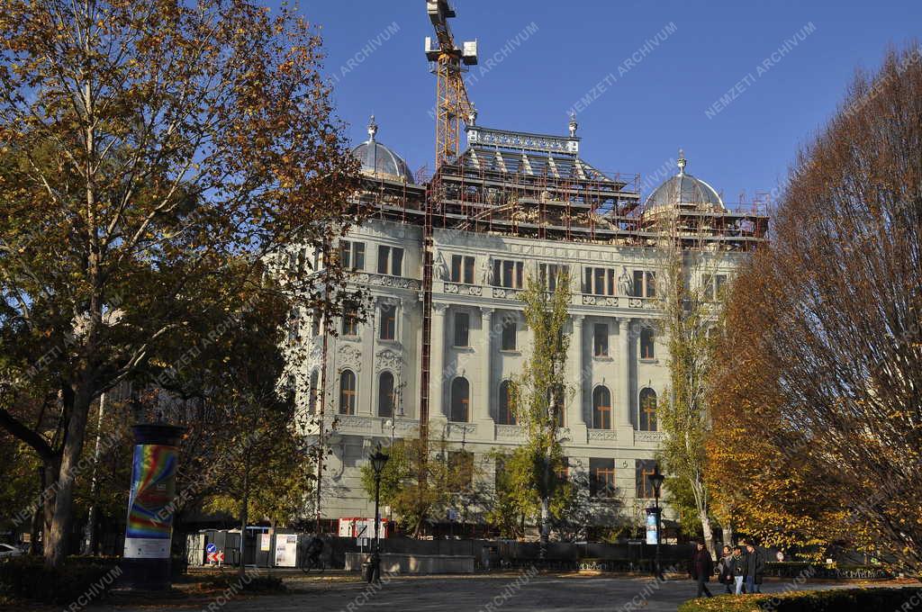 Műemlékvédelem - Budapest - Megújul az Adria -palota