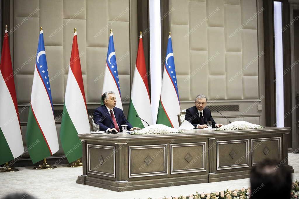 Orbán Viktor Üzbegisztánban