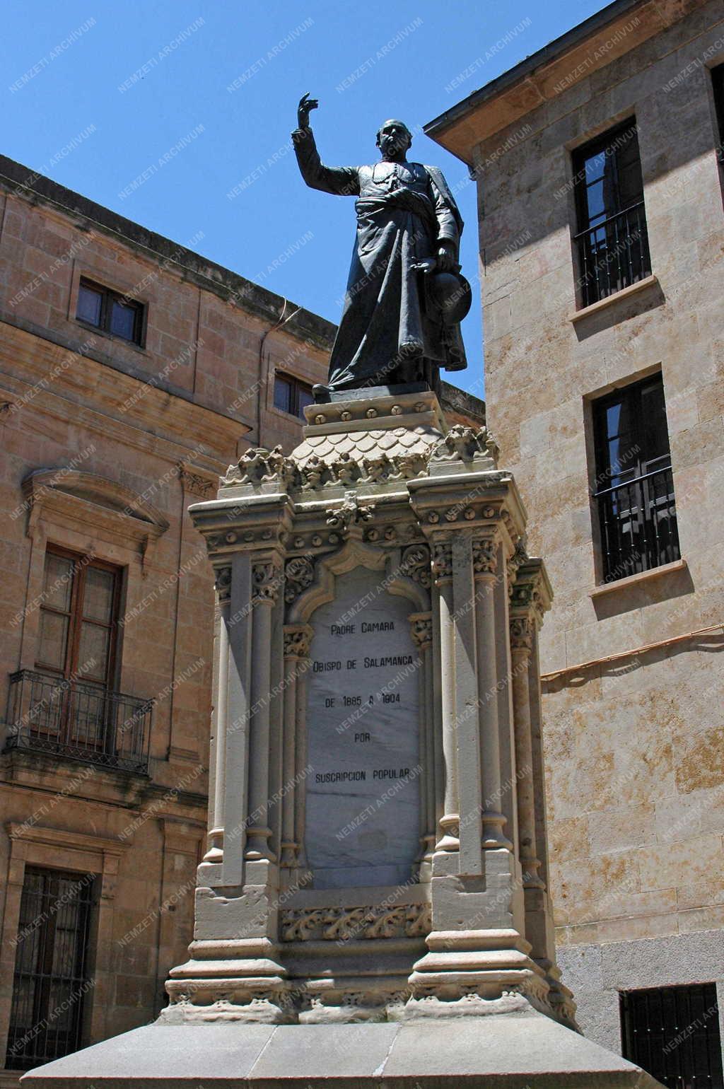 Spanyolország - Camara Atya szobra - Salamanca