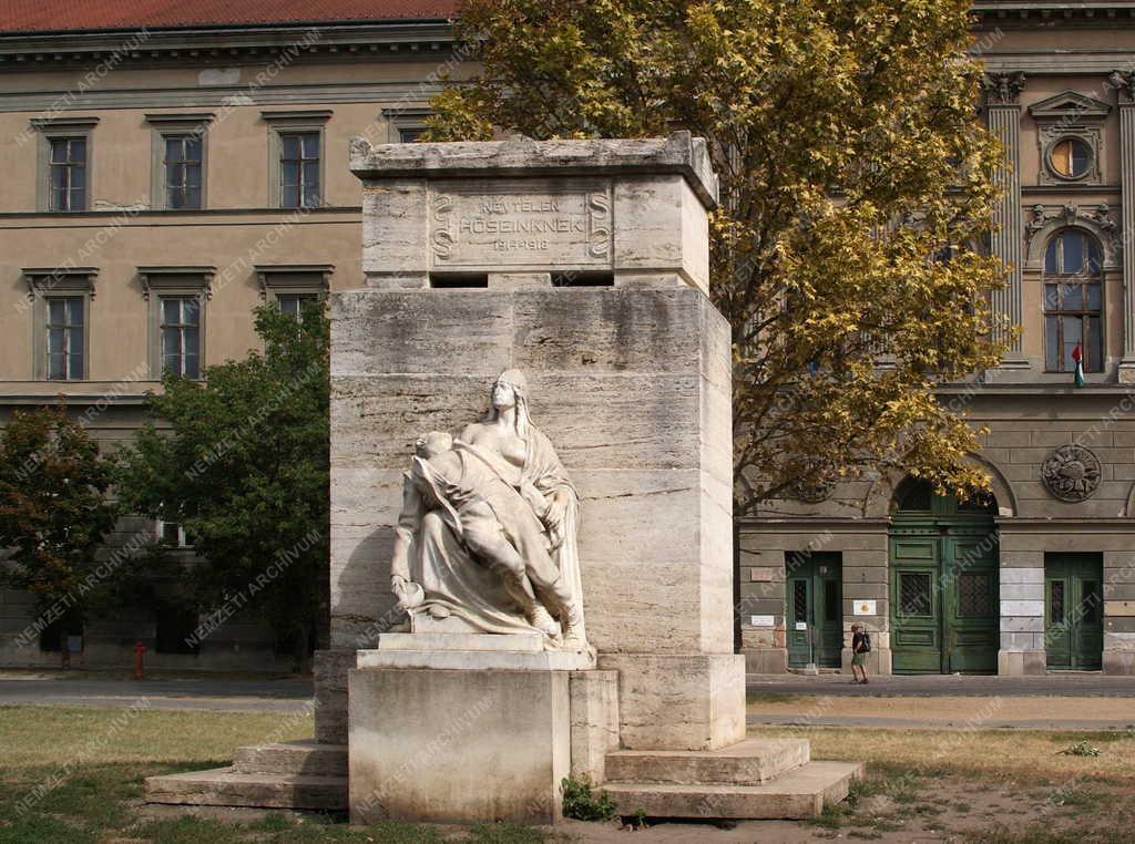 Budapest - Műalkotás - Köztéri szobor