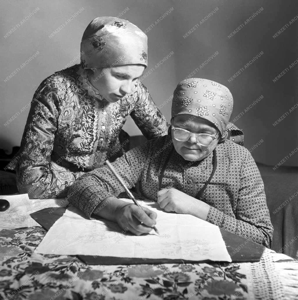 Hagyomány - Máncsi Kati néni sióagárdi népművész