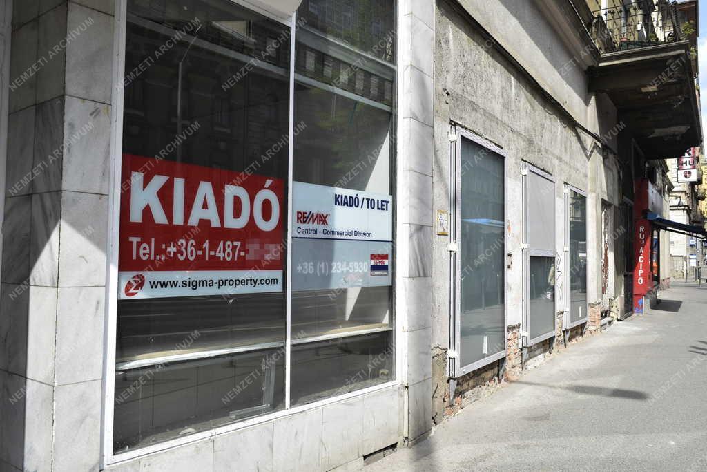 Városkép - Járvány - Bezárt üzletek a fővárosi Rákóczi úton