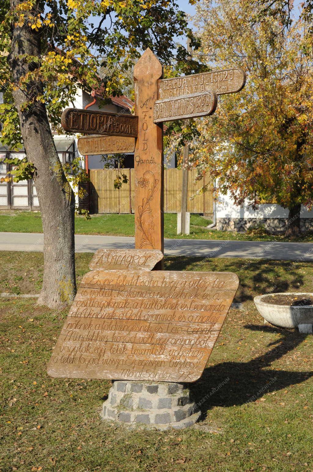 Tárgy - Ganna - Útjelző oszlop