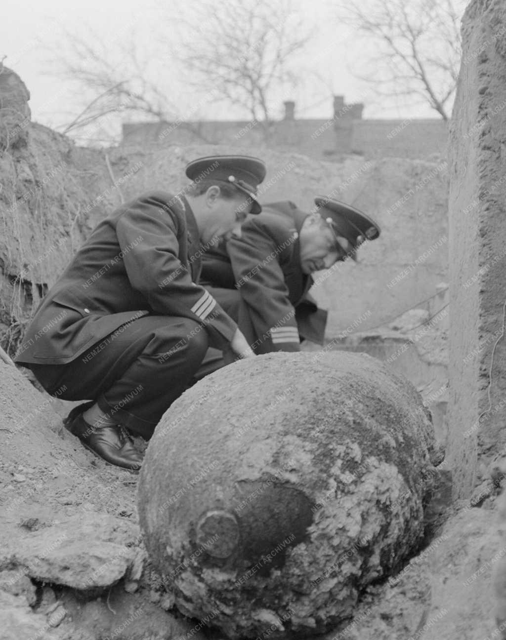Tűzszerészek - Még mindig találnak fel nem robbant bombát