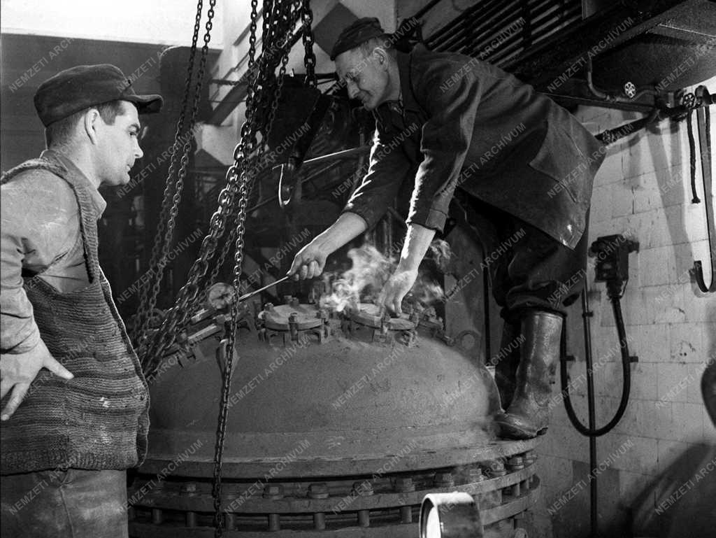 A szerző válogatása - Szakmunkásképzés a Chinoinban