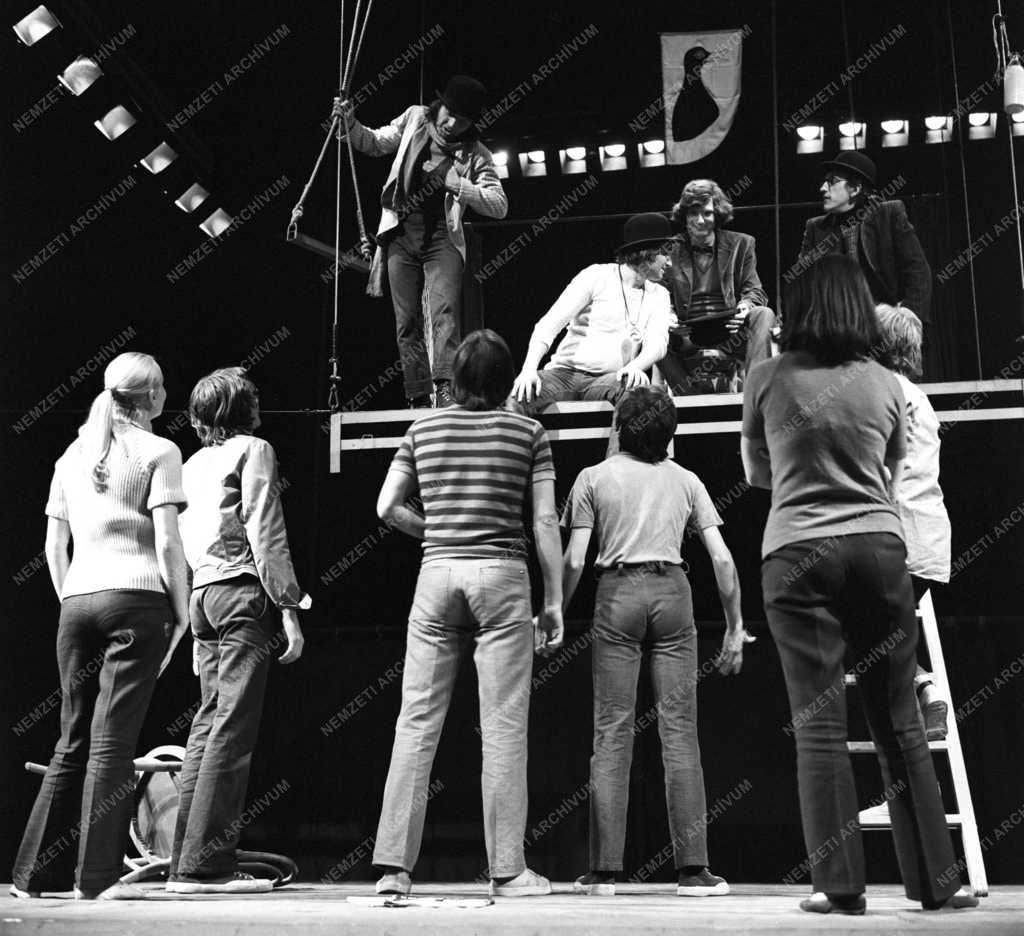 Kultúra - Színház - George Ciprian: Gácsérfej