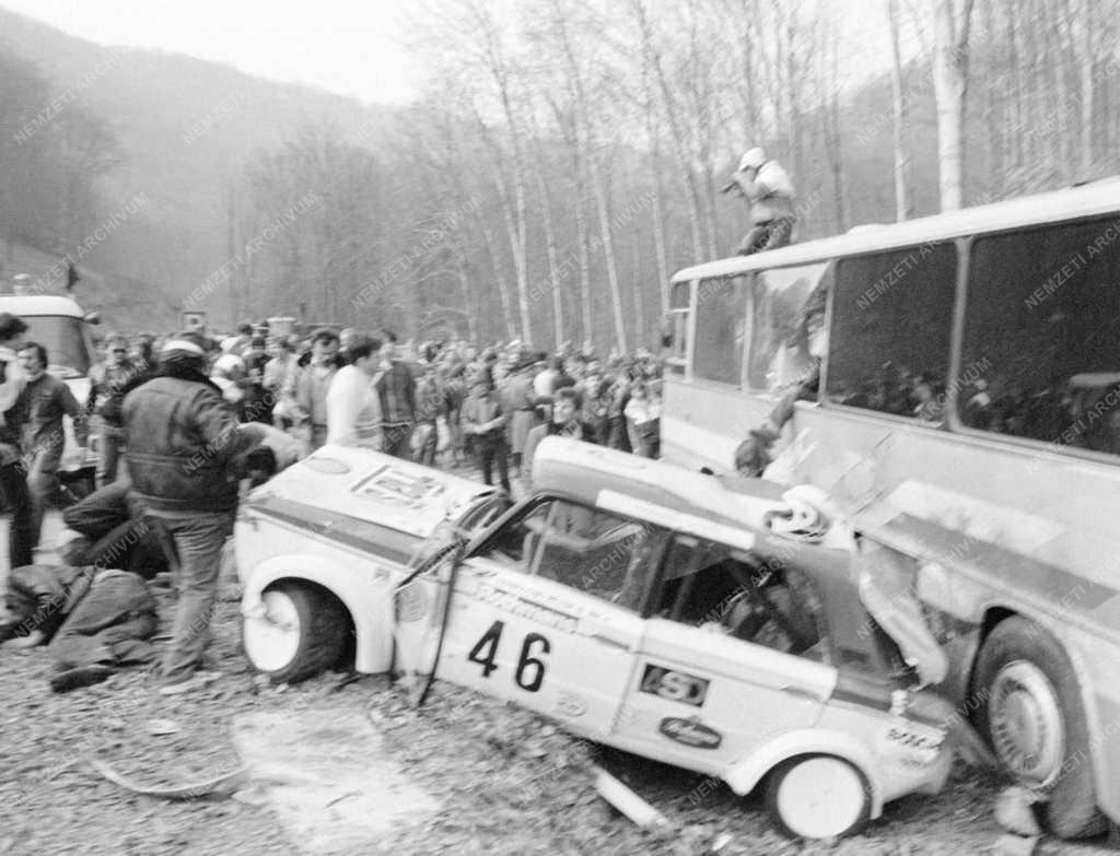 Baleset - Sport - Tömegbaleset az autós hegyi bajnokságon