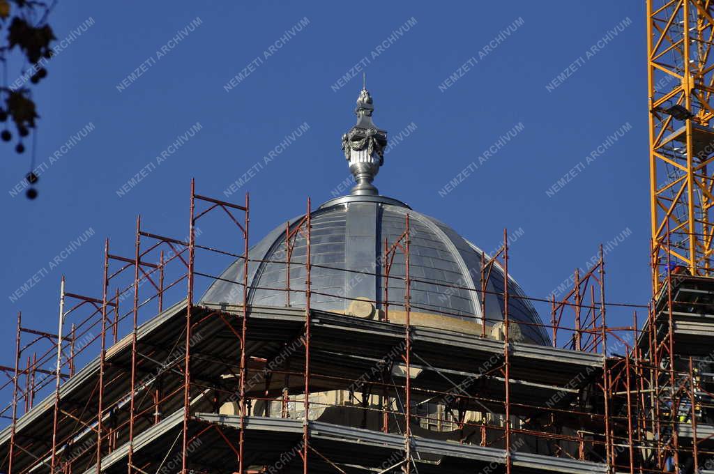 Műemlékvédelem - Budapest - Megújul az Adria -palota