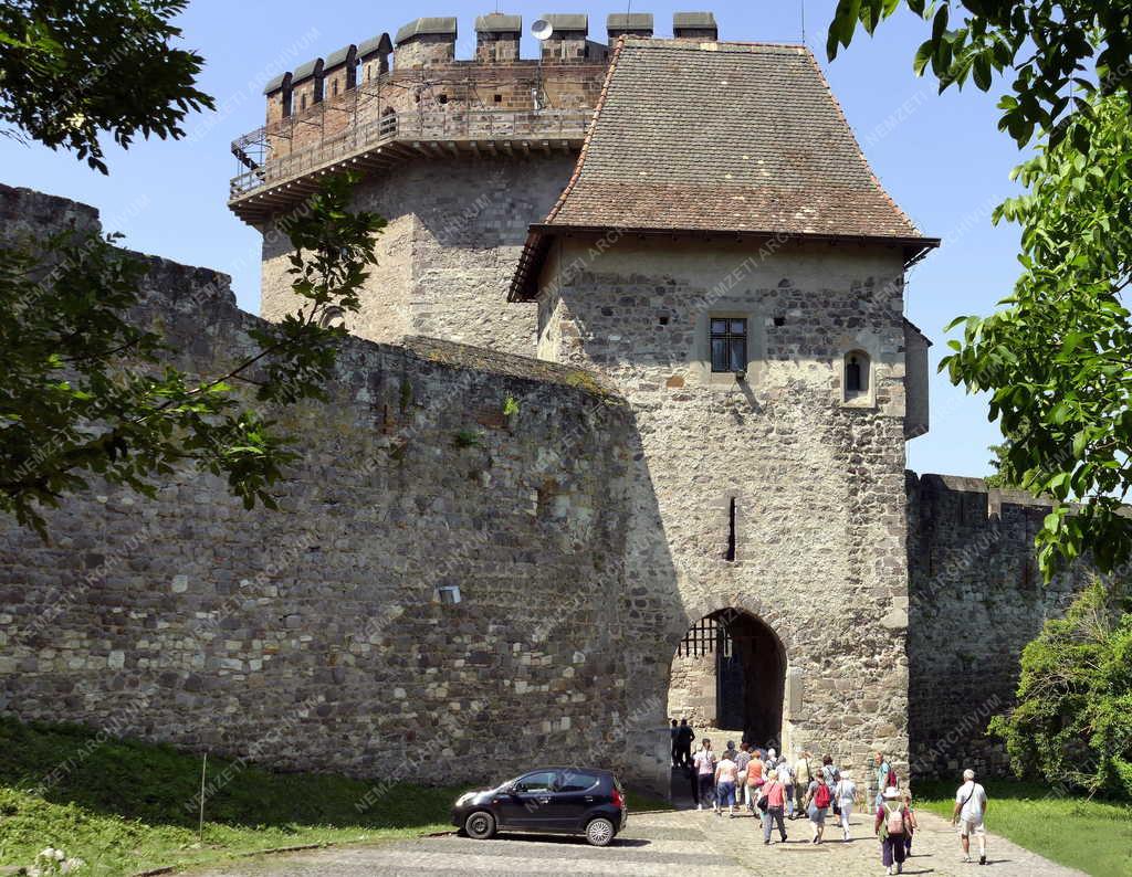 Városkép - Idegenforgalom - Visegrád - Salamon-torony