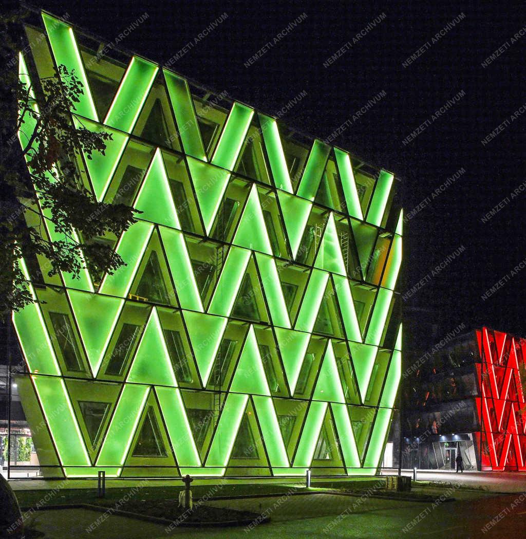 Építőipar - Debrecen - A Forest Offices műszaki átadása 