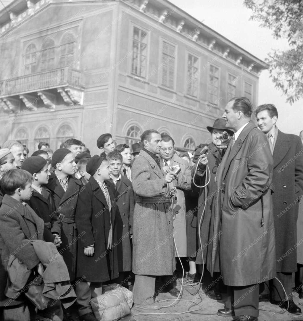 Társadalom - A Fóti Gyermekváros felavatása