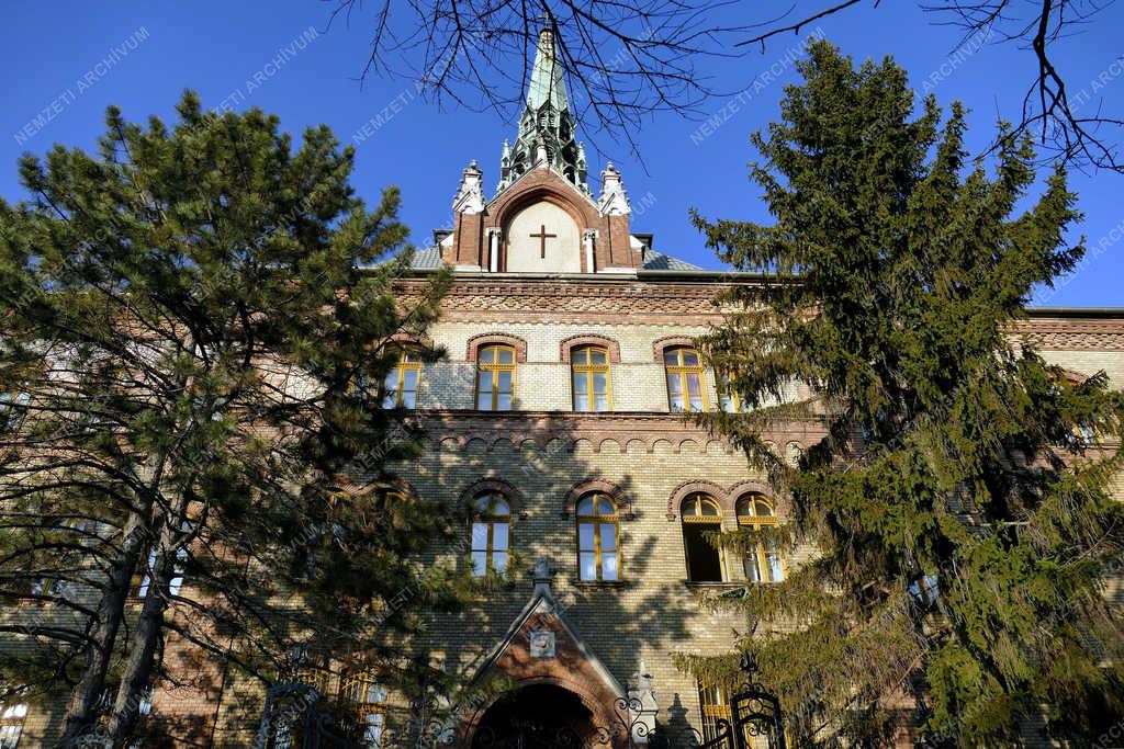 Szociális gondoskodás - Budapest - A Szent Lujza Szeretetotthon