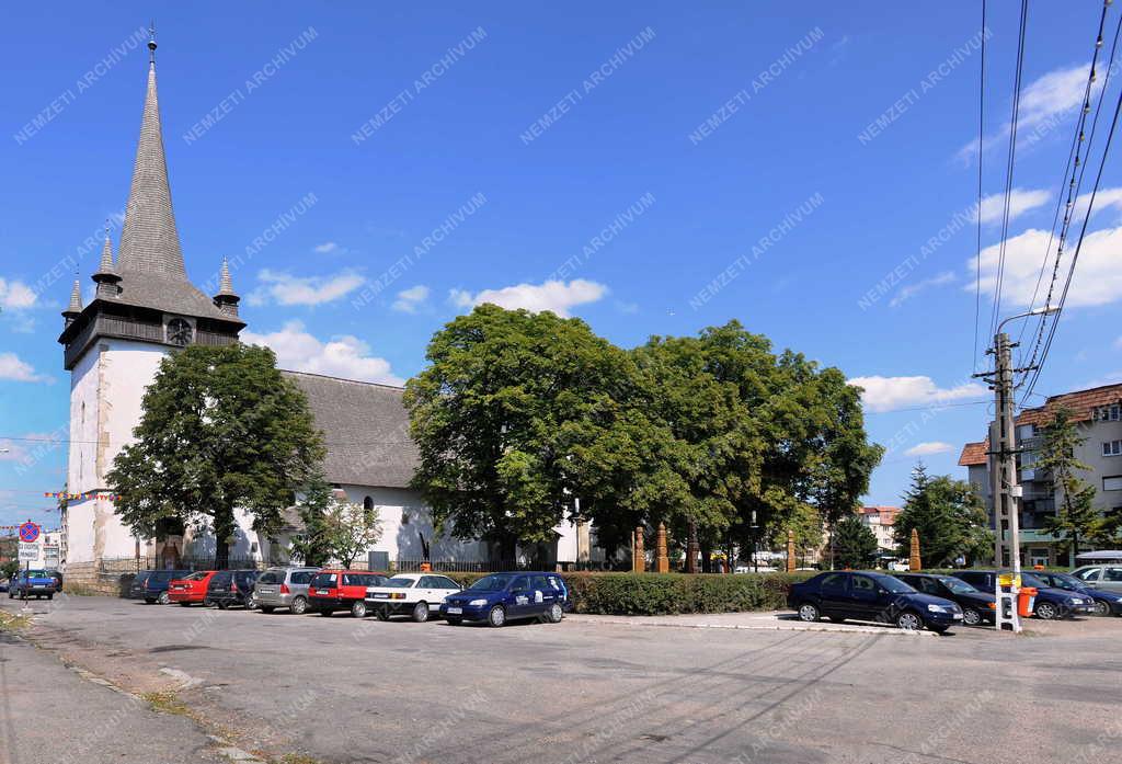 Vallás - Református templom Bánffyhunyadon