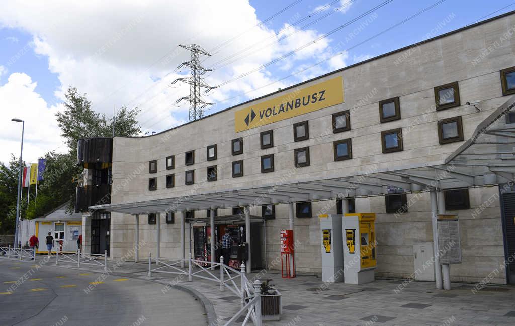 Közlekedés - Budapest - Újpest-Városkapu autóbuszállomás