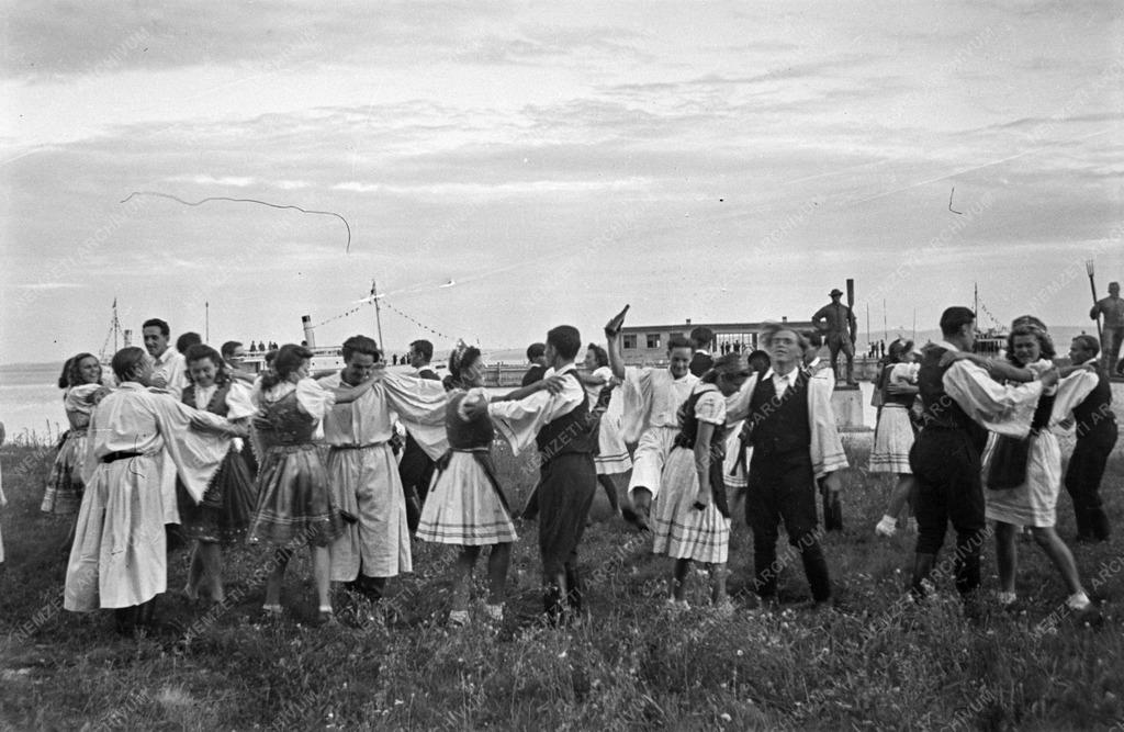 100 éves a Balatoni hajózás