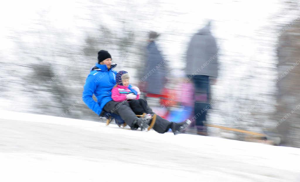 Időjárás - Debrecen - Szánkózás márciusban 