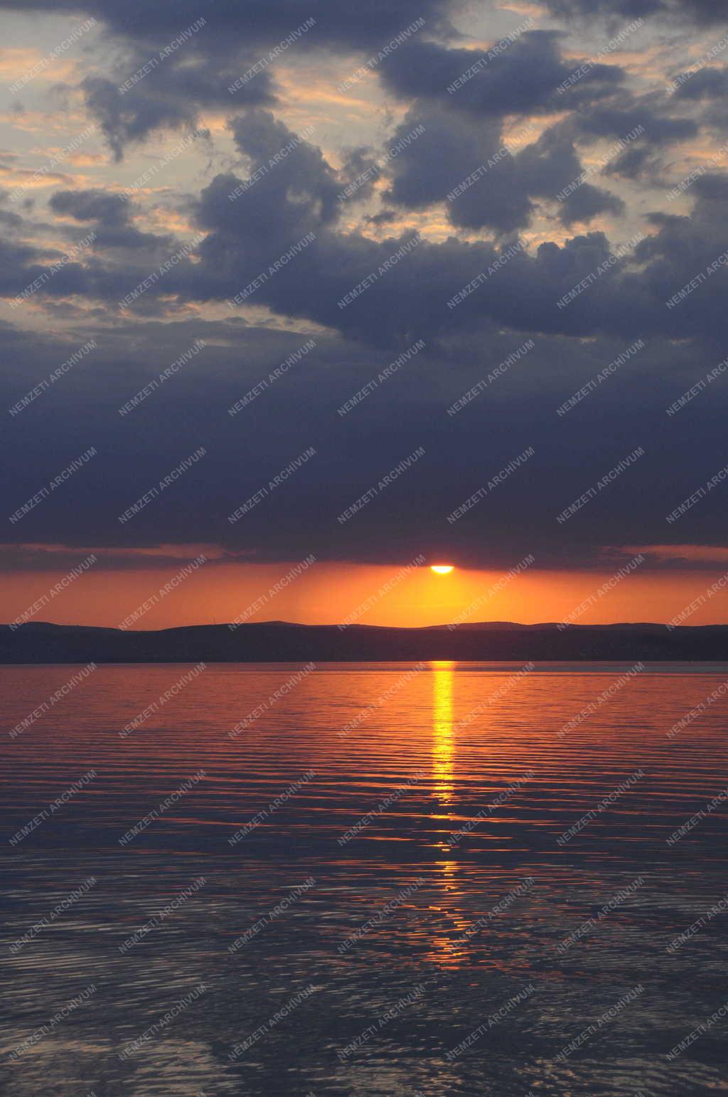 Természet - Naplemente a Balatonon