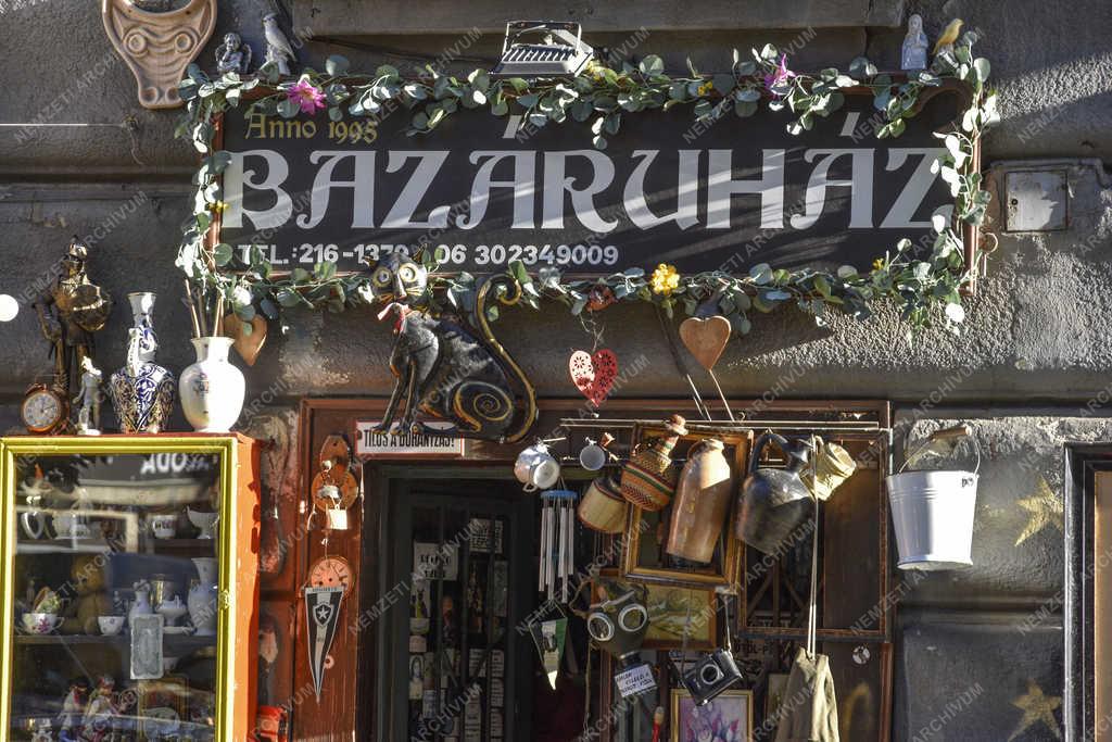 Kereskedelem - Budapest - Bazáruház 