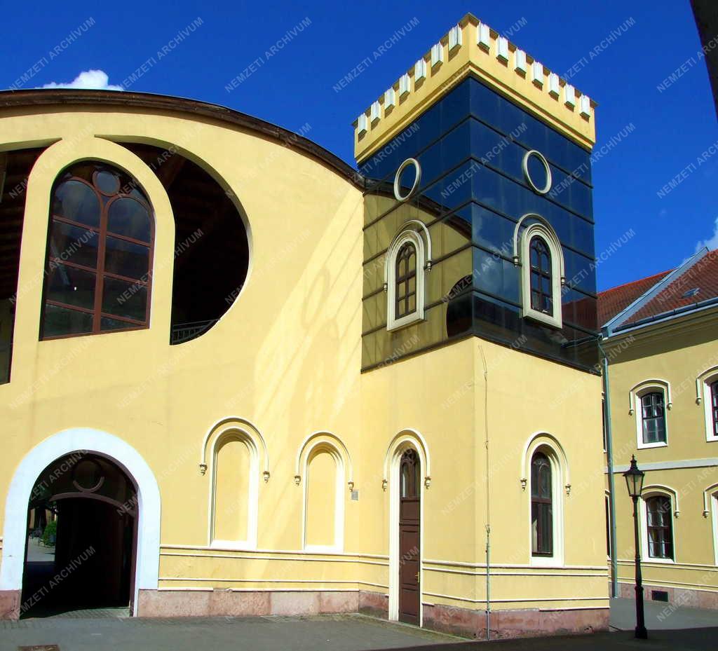 Épület - Révkomárom - A révkomáromi Tiszti pavilon