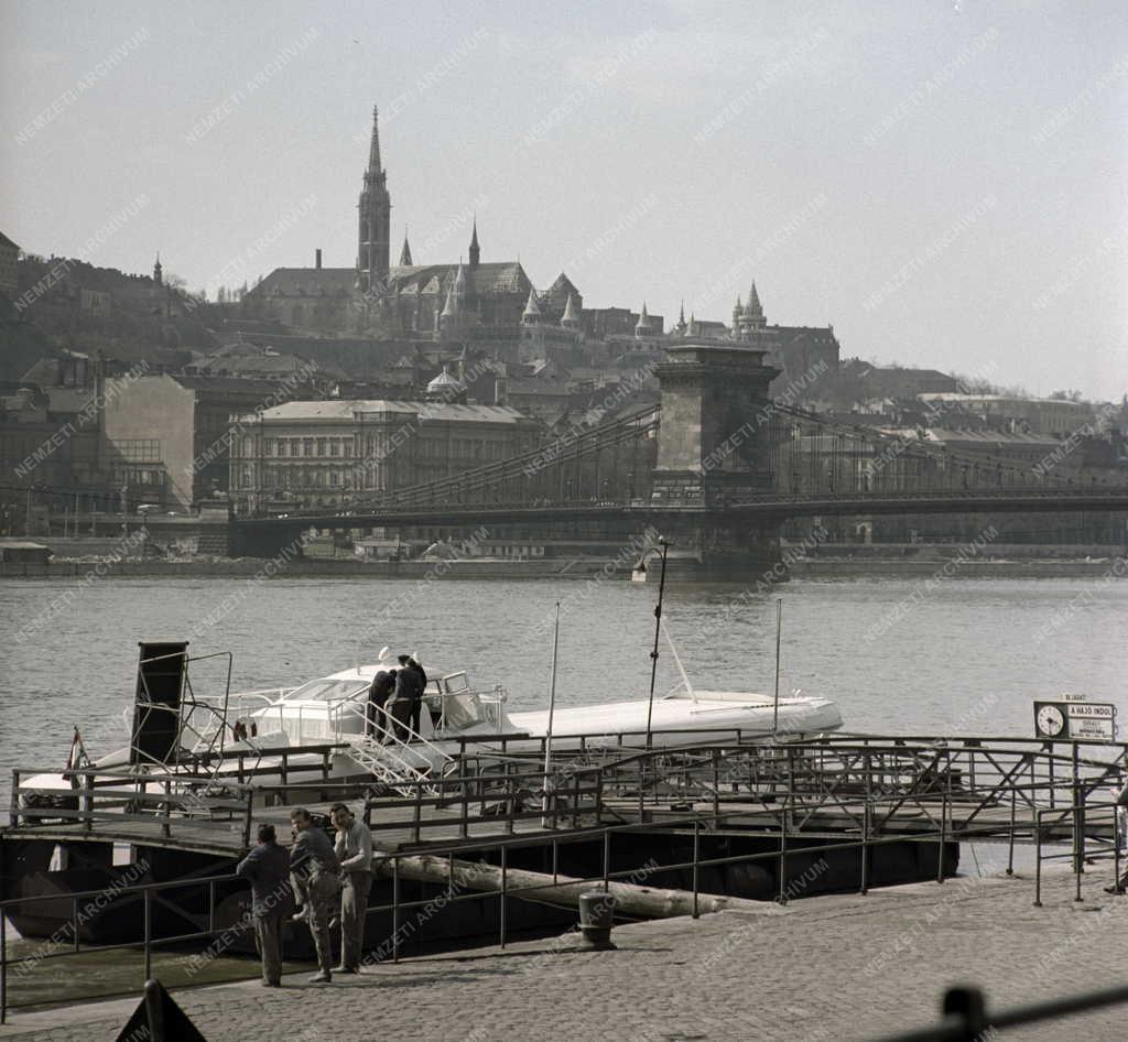 Életkép - Városkép - Tavasz Budapesten