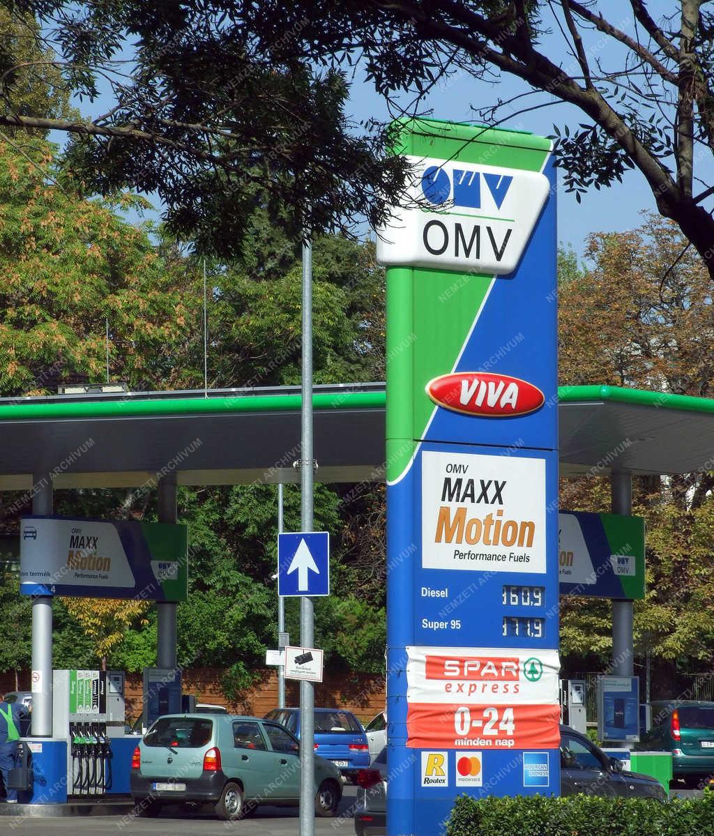 Közlekedés - Budapest - Az OMV egyik benzinkútja