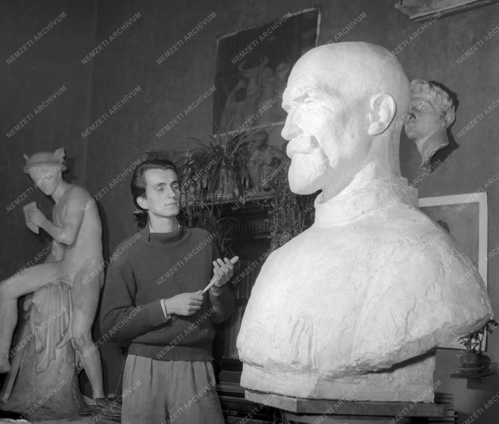 Kultúra - Szobrászat - Segesdi György szobrász