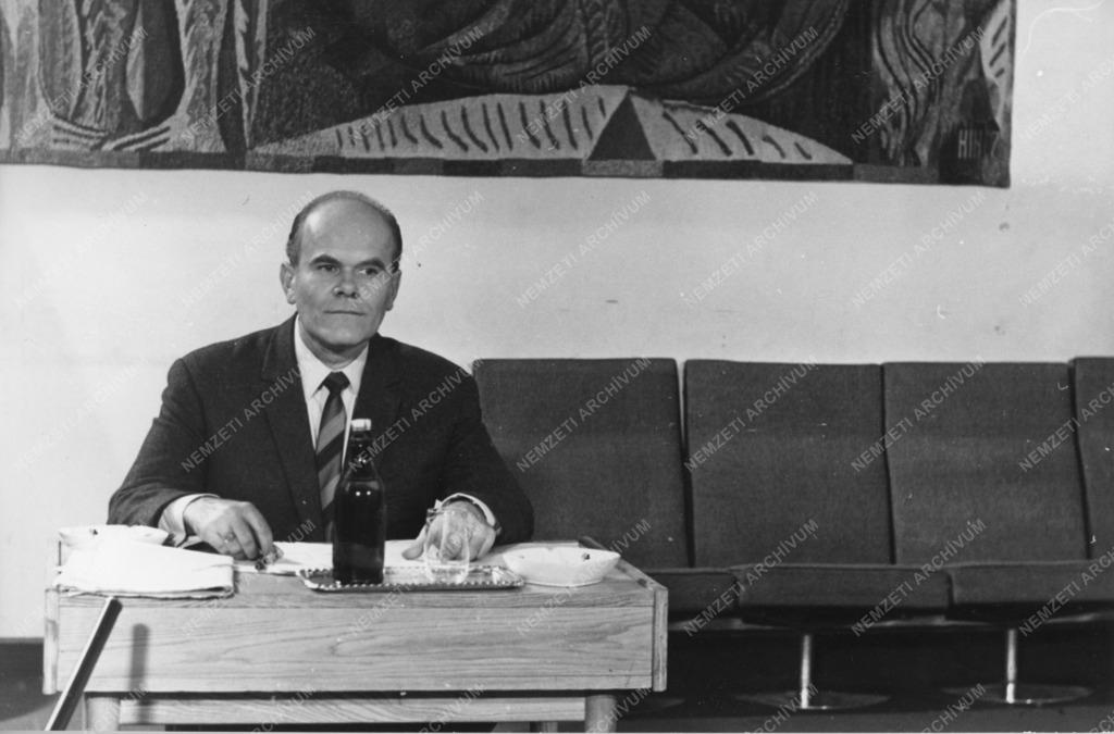 Televízió - A Ne a gyerek előtt! című film forgatása